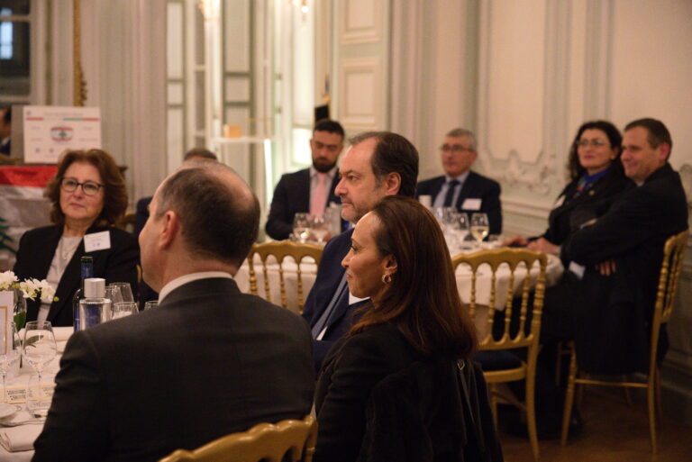 Regards croisés, idées partagées Regards croisés, idées partagées